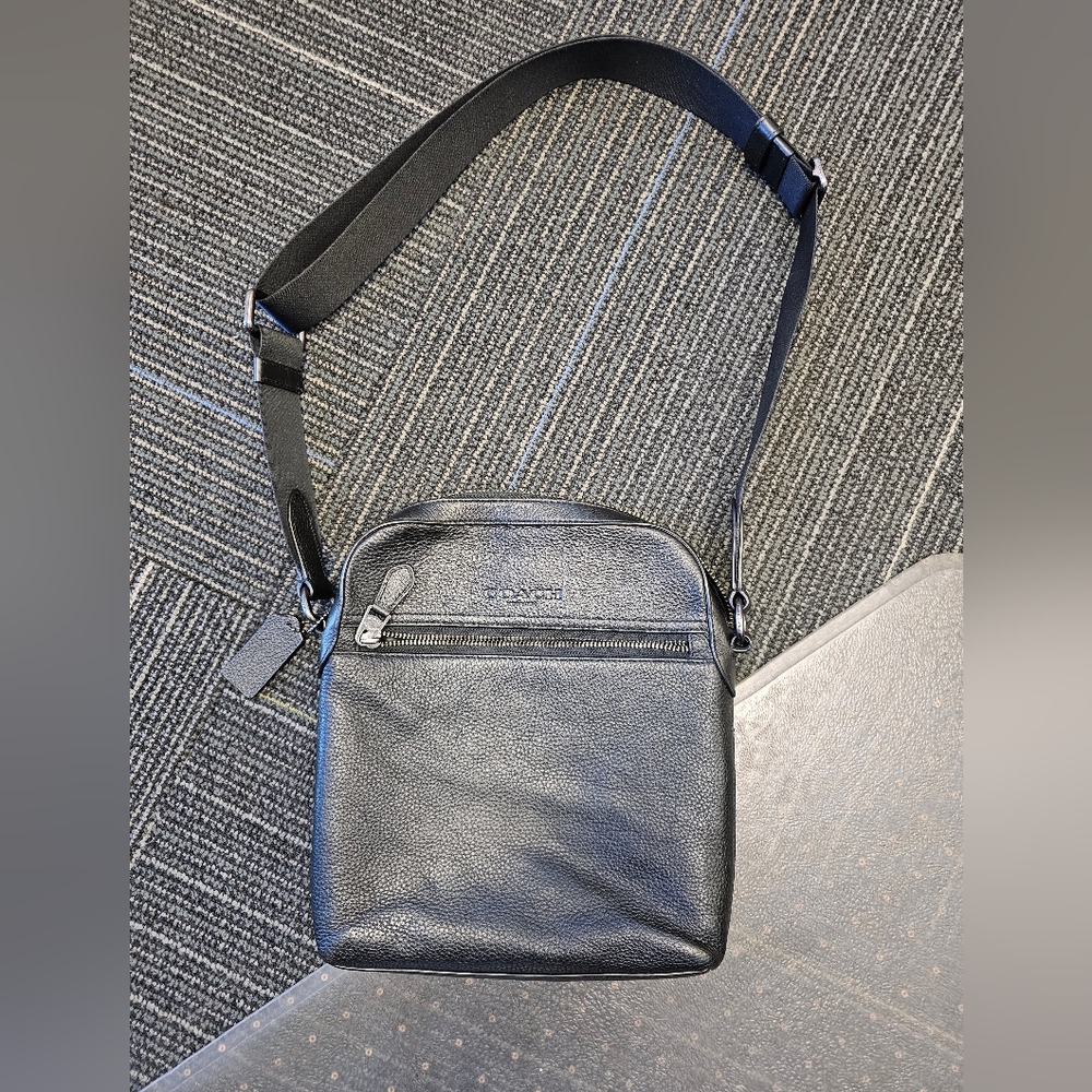 Coach messenger style purse